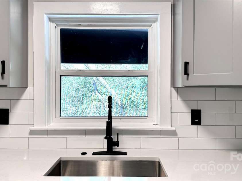 25 Dew Waite Road, Black Mountain, NC 28711.  MLS# CAR4247079, YatesRealty ID 22715. 