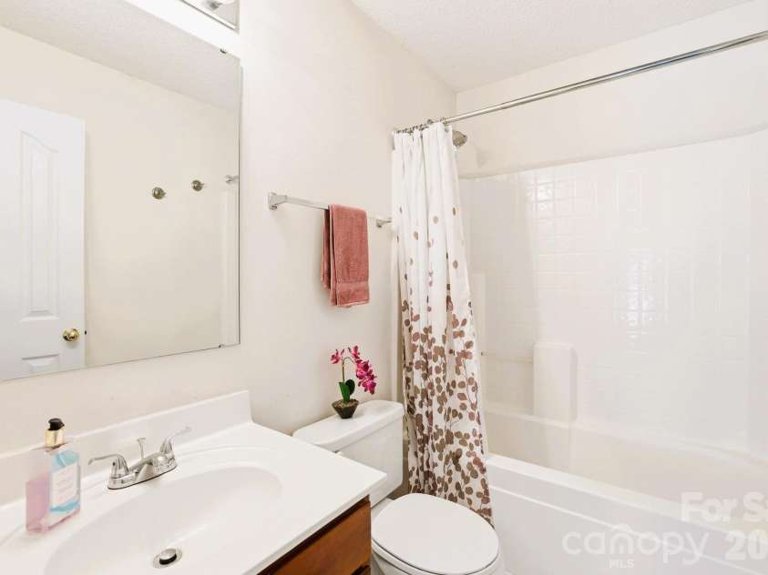 8842 Gerren Court, Charlotte, NC 28217.  MLS# CAR4393412, YatesRealty ID 22716. Secondary Master Full Bath