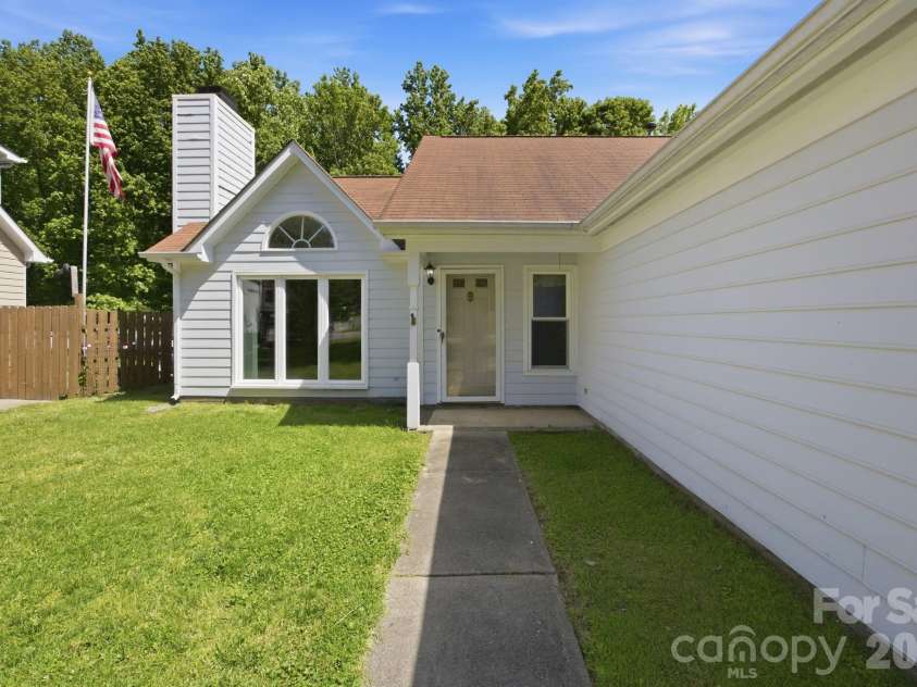 7614 Trotter Road, Charlotte, NC 28216.  MLS# CAR4377328, YatesRealty ID 22717. 