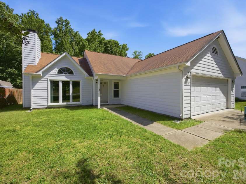 7614 Trotter Road, Charlotte, NC 28216.  MLS# CAR4377328, YatesRealty ID 22717. 
