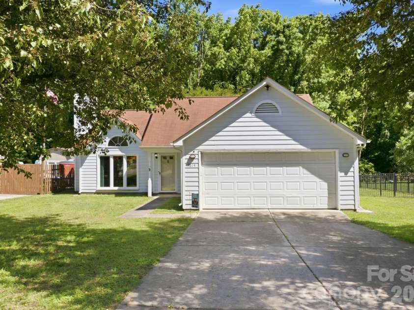 7614 Trotter Road, Charlotte, NC 28216.  MLS# CAR4377328, YatesRealty ID 22717. 