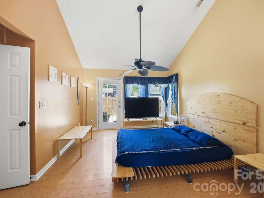 7614 Trotter Road, Charlotte, NC 28216.  MLS# CAR4377328, YatesRealty ID 22717. 