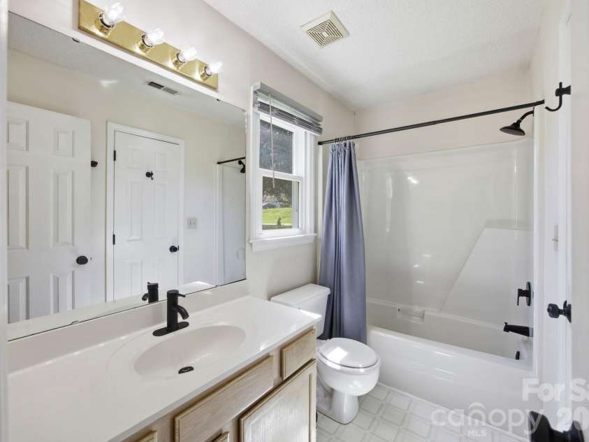 7614 Trotter Road, Charlotte, NC 28216.  MLS# CAR4377328, YatesRealty ID 22717. 