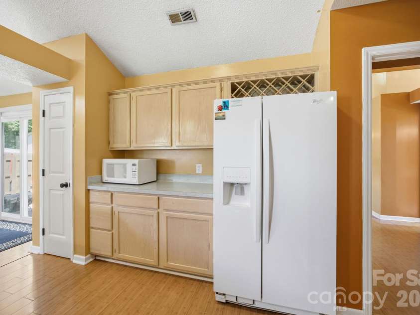 7614 Trotter Road, Charlotte, NC 28216.  MLS# CAR4377328, YatesRealty ID 22717. 