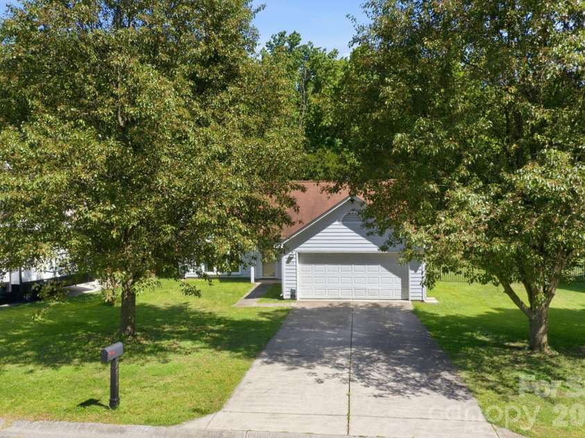 7614 Trotter Road, Charlotte, NC 28216.  MLS# CAR4377328, YatesRealty ID 22717. 