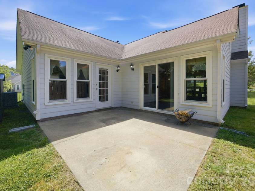 7614 Trotter Road, Charlotte, NC 28216.  MLS# CAR4377328, YatesRealty ID 22717. 