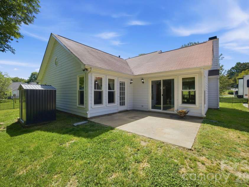 7614 Trotter Road, Charlotte, NC 28216.  MLS# CAR4377328, YatesRealty ID 22717. 