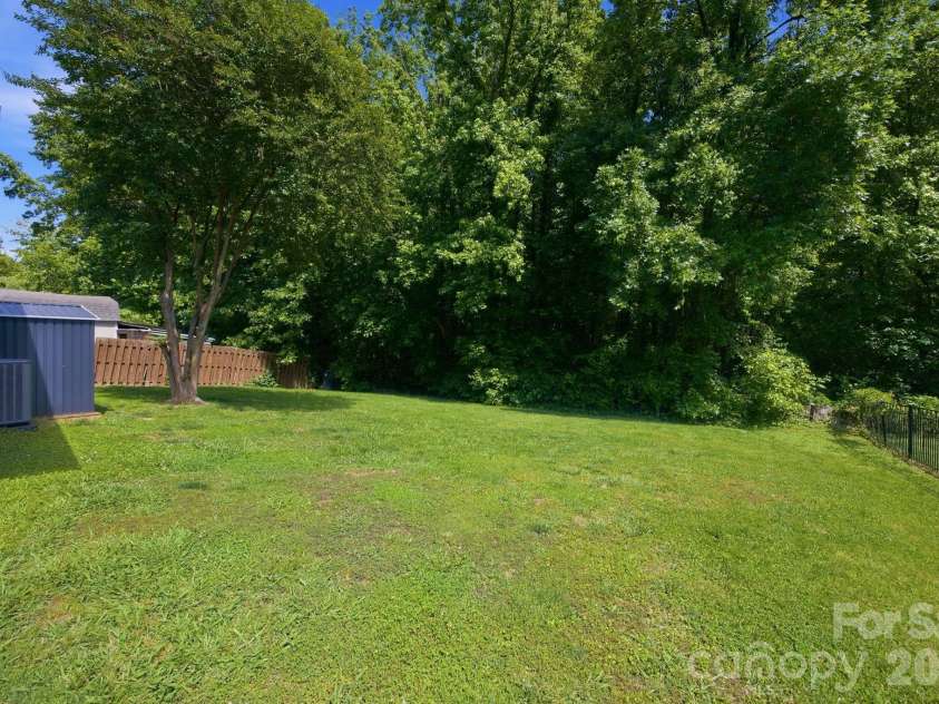 7614 Trotter Road, Charlotte, NC 28216.  MLS# CAR4377328, YatesRealty ID 22717. 