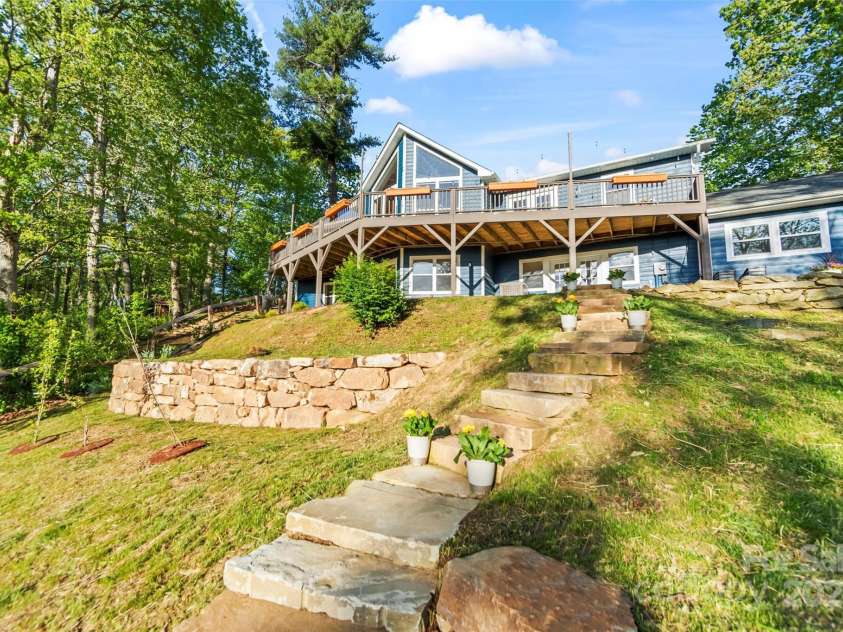 84 Halfmoon Way, Clyde, NC 28721.  MLS# CAR4256834, YatesRealty ID 22717. 