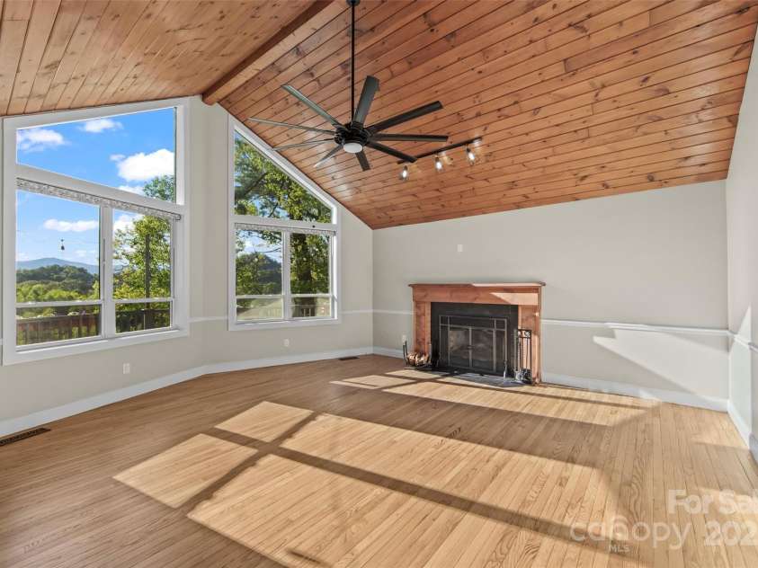 84 Halfmoon Way, Clyde, NC 28721.  MLS# CAR4256834, YatesRealty ID 22717. 
