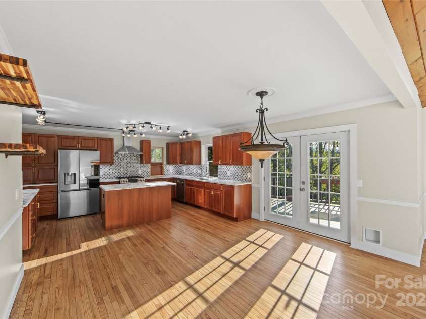 84 Halfmoon Way, Clyde, NC 28721.  MLS# CAR4256834, YatesRealty ID 22717. 