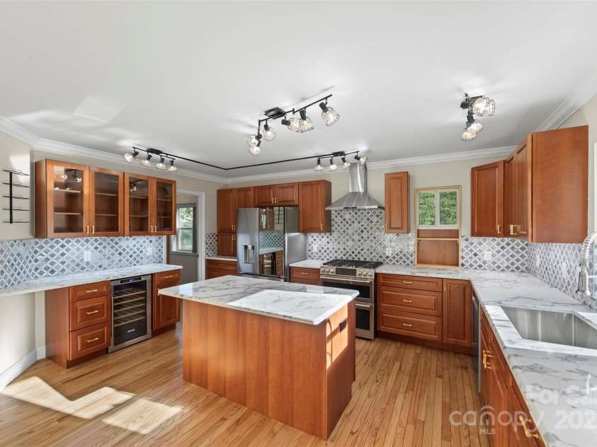 84 Halfmoon Way, Clyde, NC 28721.  MLS# CAR4256834, YatesRealty ID 22717. 