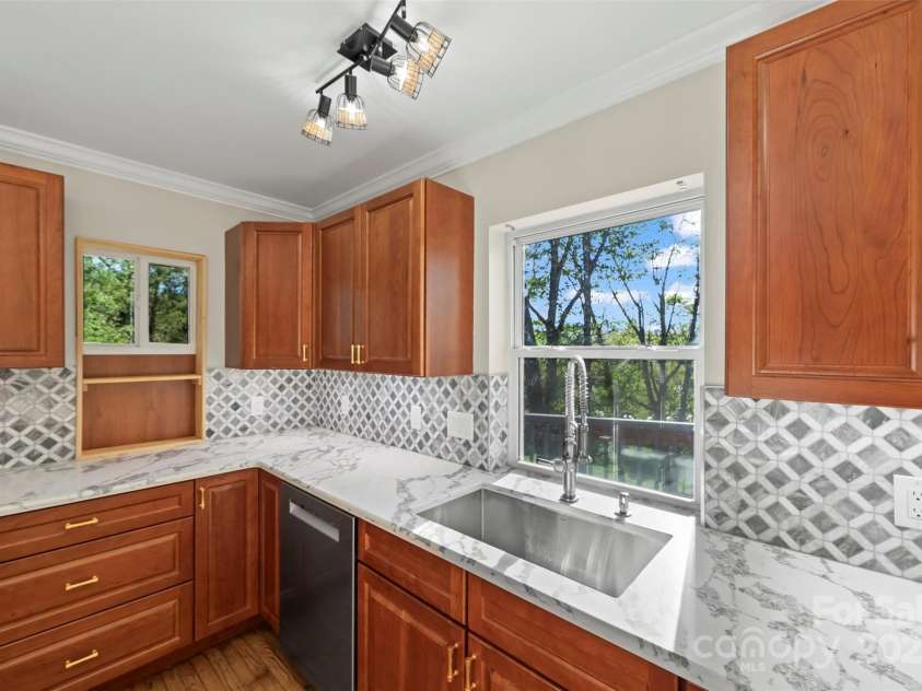 84 Halfmoon Way, Clyde, NC 28721.  MLS# CAR4256834, YatesRealty ID 22717. 