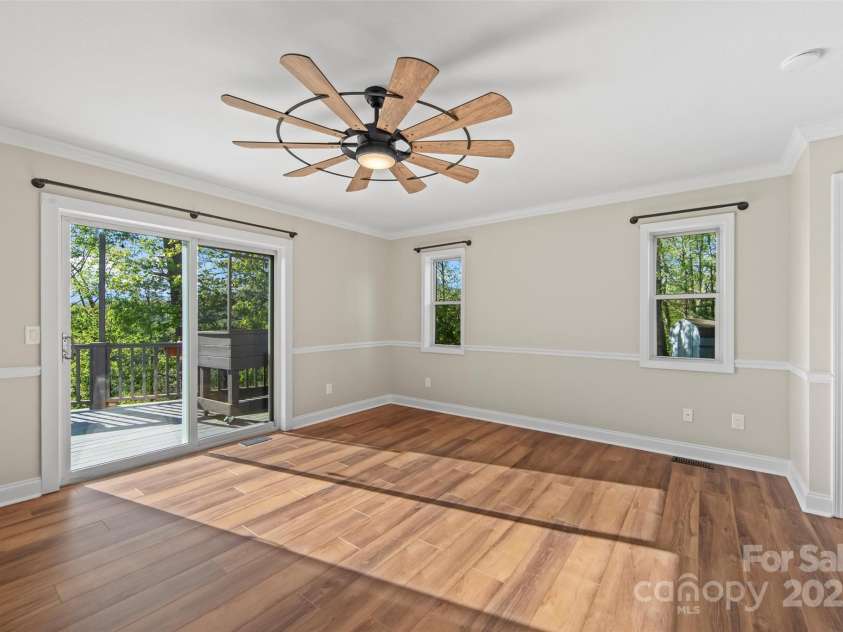 84 Halfmoon Way, Clyde, NC 28721.  MLS# CAR4256834, YatesRealty ID 22717. 