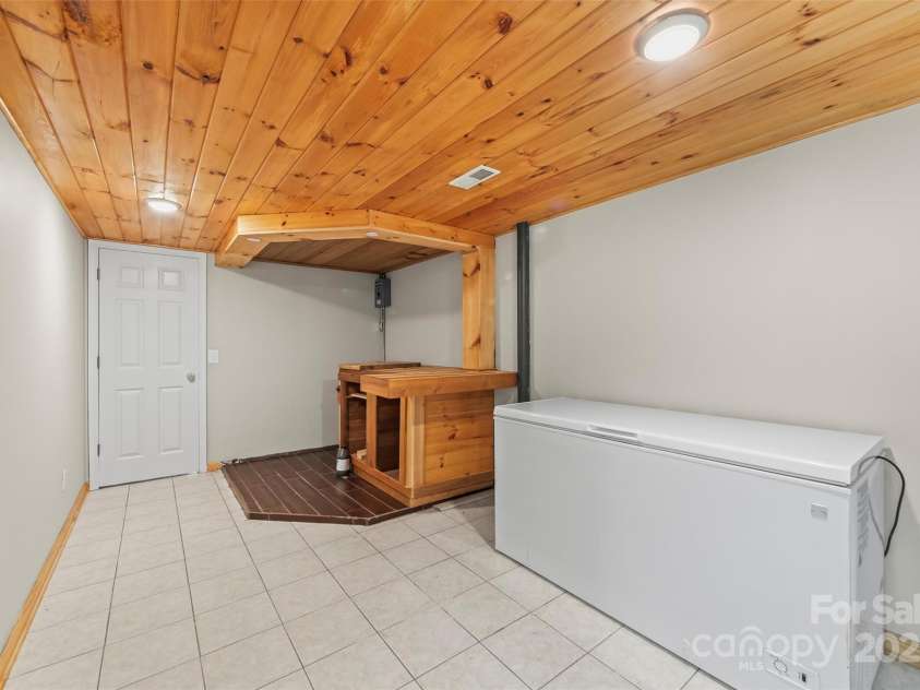 84 Halfmoon Way, Clyde, NC 28721.  MLS# CAR4256834, YatesRealty ID 22717. 