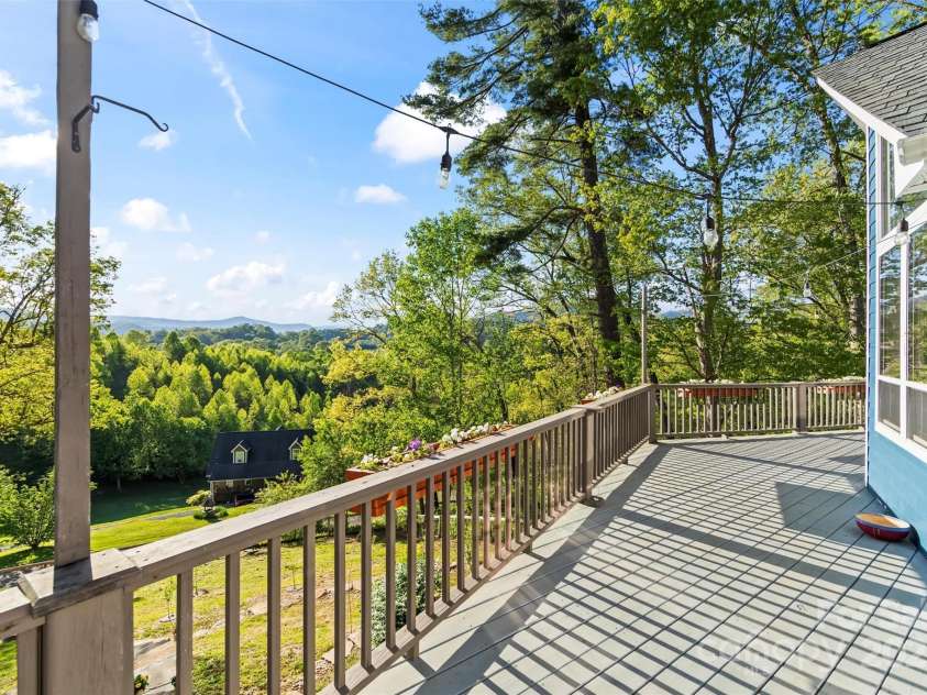 84 Halfmoon Way, Clyde, NC 28721.  MLS# CAR4256834, YatesRealty ID 22717. 