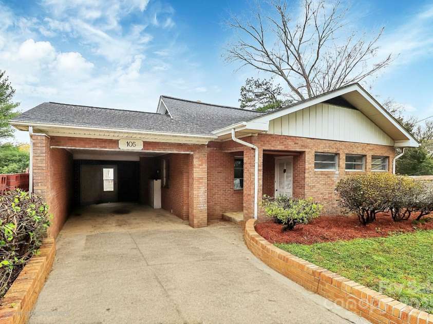 105 Deaver Street, Chester, SC 29706.  MLS# CAR4242410, YatesRealty ID 22718. Driveway