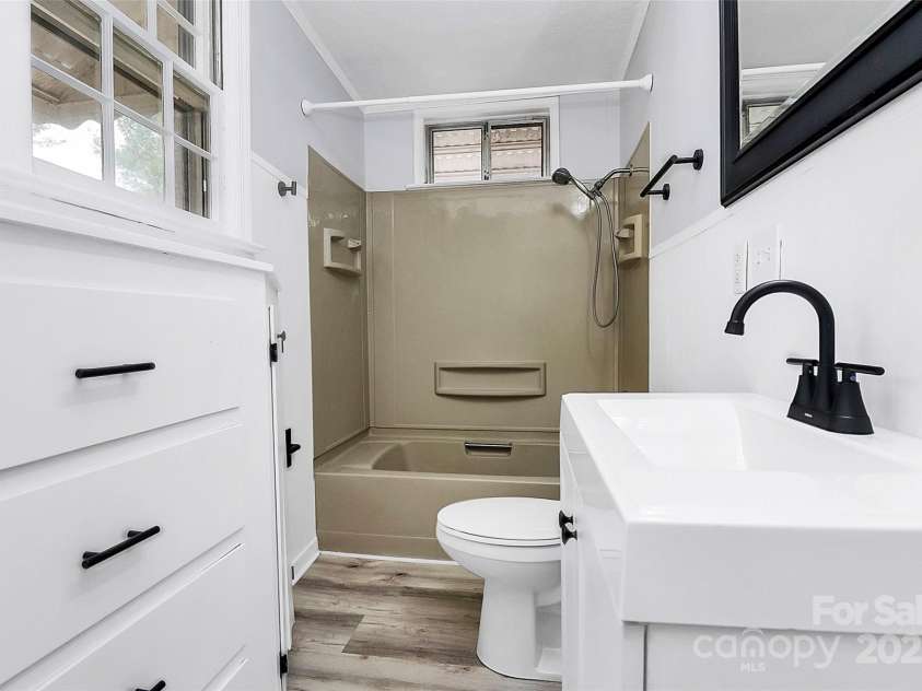 105 Deaver Street, Chester, SC 29706.  MLS# CAR4312540, YatesRealty ID 22718. Bathroom