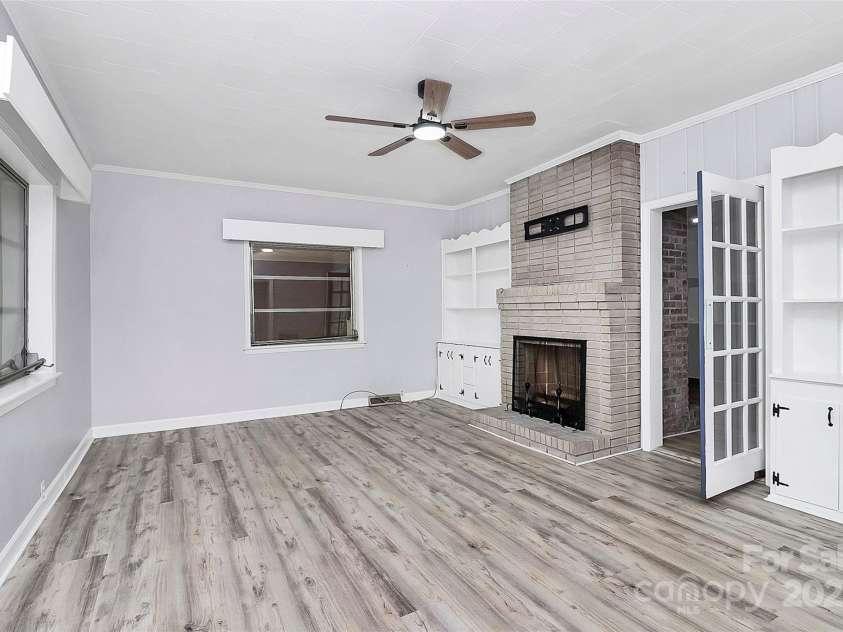 105 Deaver Street, Chester, SC 29706.  MLS# CAR4312540, YatesRealty ID 22718. Great room 