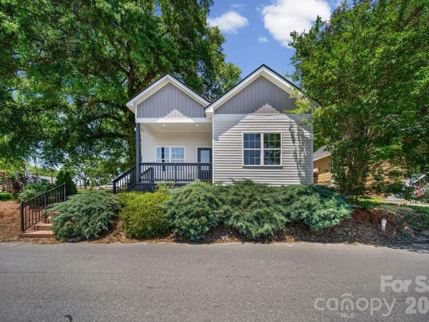 468 Elm Street, Lancaster, SC 29720.  MLS# CAR4382466, YatesRealty ID 22718. 