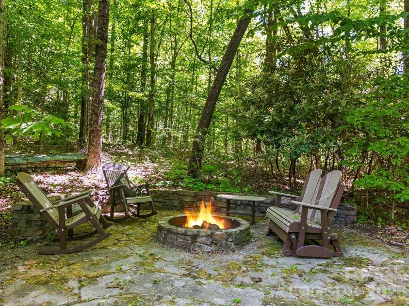 160 Little Mine Mountain Drive, Saluda, NC 28773.  MLS# CAR4380801, YatesRealty ID 22719. 