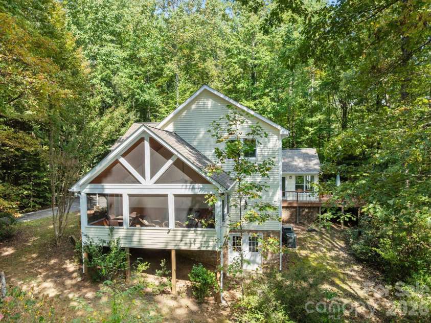 160 Little Mine Mountain Drive, Saluda, NC 28773.  MLS# CAR4380801, YatesRealty ID 22719. 
