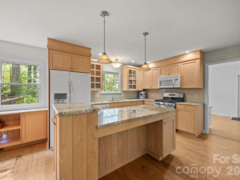 160 Little Mine Mountain Drive, Saluda, NC 28773.  MLS# CAR4380801, YatesRealty ID 22719. Bright & Spacious Kitchen