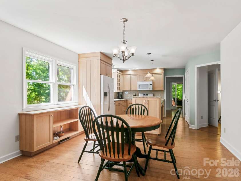160 Little Mine Mountain Drive, Saluda, NC 28773.  MLS# CAR4380801, YatesRealty ID 22719. Casual Dining Space