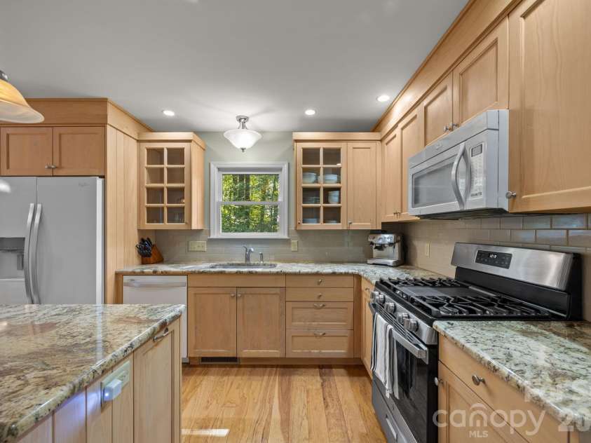160 Little Mine Mountain Drive, Saluda, NC 28773.  MLS# CAR4380801, YatesRealty ID 22719. Granite Counters and Propane Stove