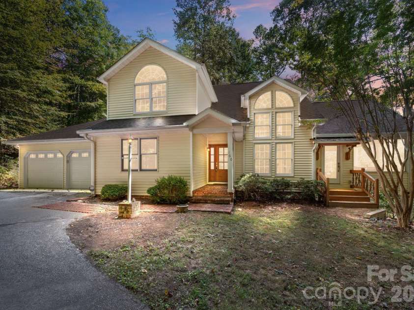 160 Little Mine Mountain Drive, Saluda, NC 28773.  MLS# CAR4380801, YatesRealty ID 22719. Welcome Home!
