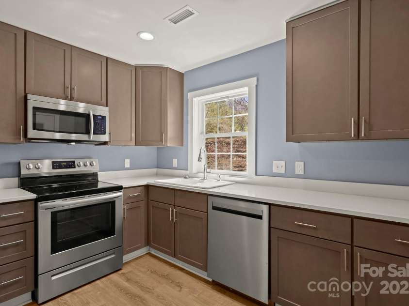 117 Hibriten Mountain Road, Lenoir, NC 28645.  MLS# CAR4184954, YatesRealty ID 2272. 