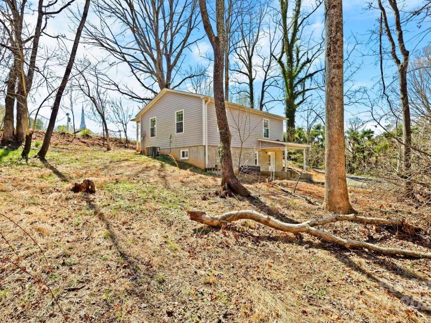 117 Hibriten Mountain Road, Lenoir, NC 28645.  MLS# CAR4184954, YatesRealty ID 2272. 