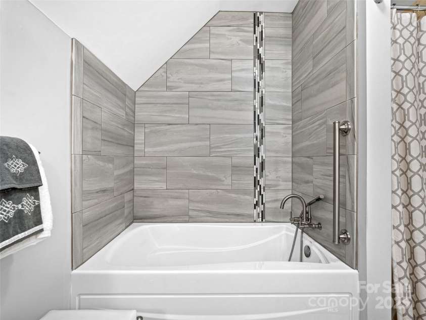 18 Tall Pines Trail, Arden, NC 28704.  MLS# CAR4330201, YatesRealty ID 2272. 