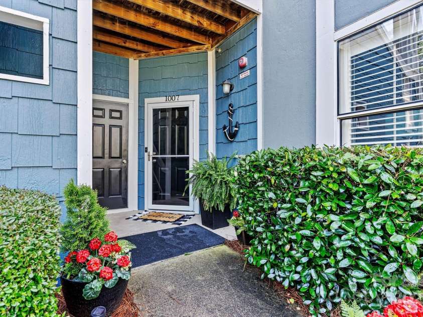 1007 Southwest Drive, Davidson, NC 28036.  MLS# CAR4271868, YatesRealty ID 22720. Beautiful entrance to condo