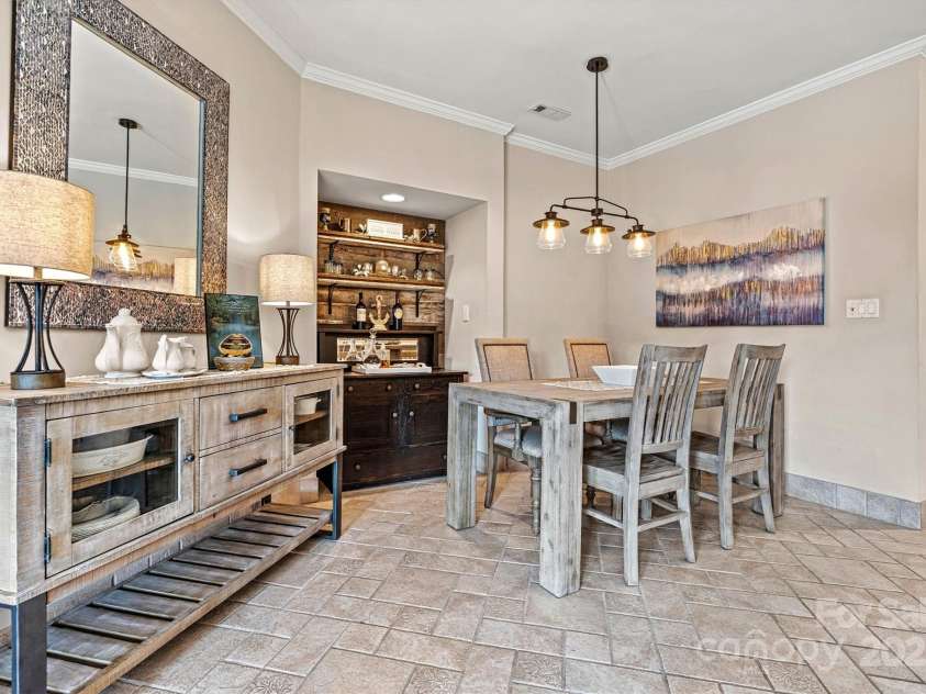 1007 Southwest Drive, Davidson, NC 28036.  MLS# CAR4271868, YatesRealty ID 22720. Dining area