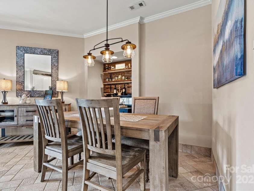 1007 Southwest Drive, Davidson, NC 28036.  MLS# CAR4271868, YatesRealty ID 22720. Dining area