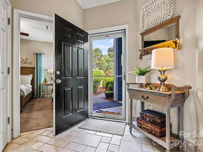 1007 Southwest Drive, Davidson, NC 28036.  MLS# CAR4271868, YatesRealty ID 22720. Gorgeous lakeside living! Come on in!