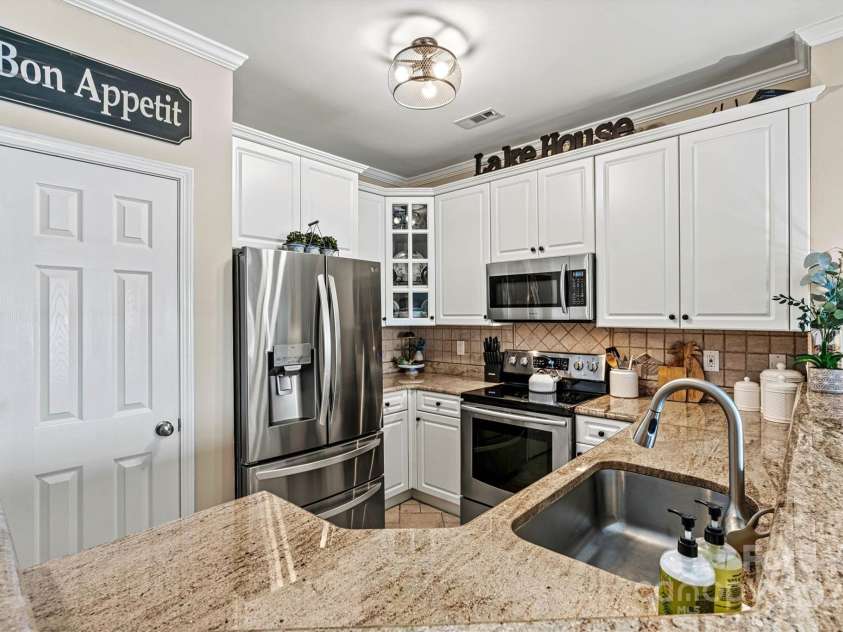 1007 Southwest Drive, Davidson, NC 28036.  MLS# CAR4271868, YatesRealty ID 22720. Kitchen w/ white cabinets and pantry