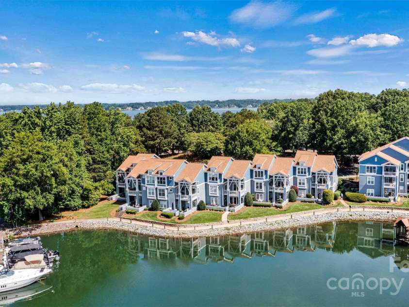 1007 Southwest Drive, Davidson, NC 28036.  MLS# CAR4271868, YatesRealty ID 22720. Lake Life