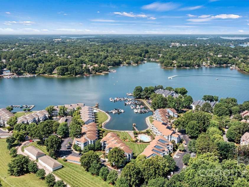 1007 Southwest Drive, Davidson, NC 28036.  MLS# CAR4271868, YatesRealty ID 22720. Lake Norman