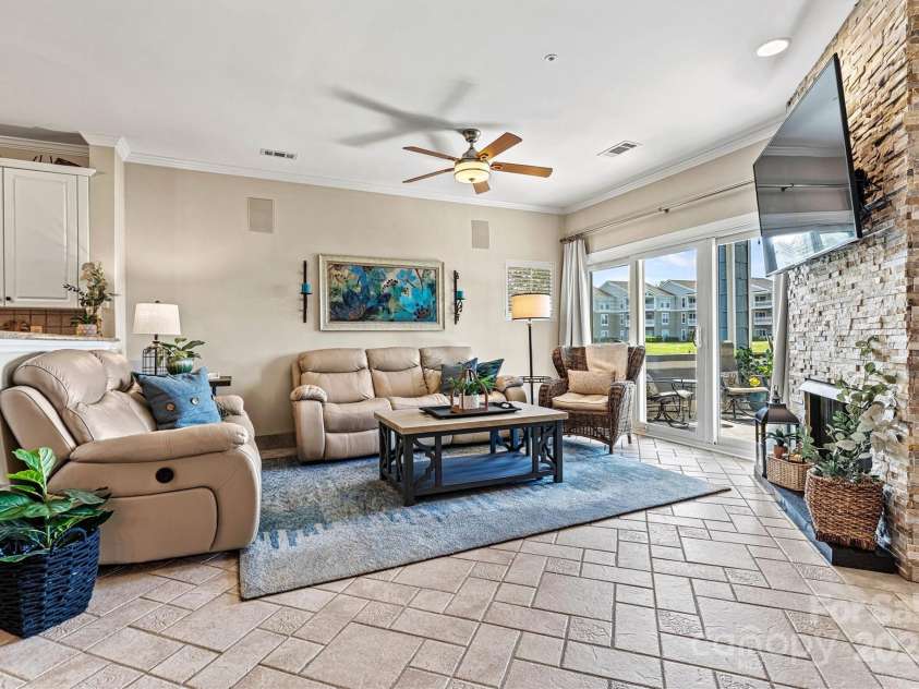 1007 Southwest Drive, Davidson, NC 28036.  MLS# CAR4271868, YatesRealty ID 22720. Living Room!