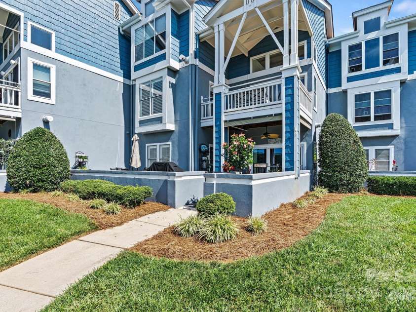 1007 Southwest Drive, Davidson, NC 28036.  MLS# CAR4271868, YatesRealty ID 22720. The Lake is only steps away