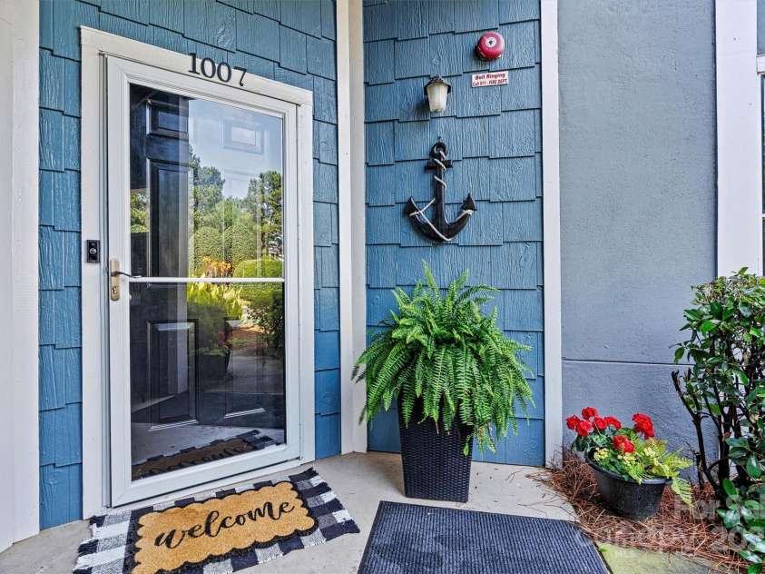 1007 Southwest Drive, Davidson, NC 28036.  MLS# CAR4271868, YatesRealty ID 22720. Welcome Home!