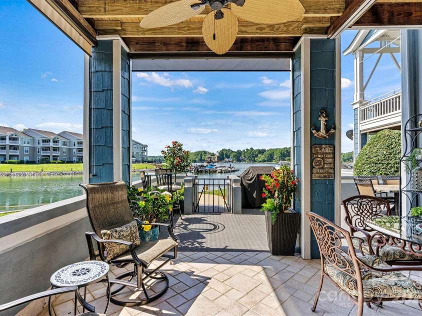1007 Southwest Drive, Davidson, NC 28036.  MLS# CAR4271868, YatesRealty ID 22720. Welcome to living on Lake Norman! Bring your living space outside!