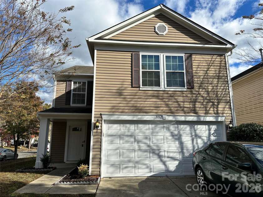 3042 Meadow Knoll Drive, Charlotte, NC 28269.  MLS# CAR4380868, YatesRealty ID 22720. 