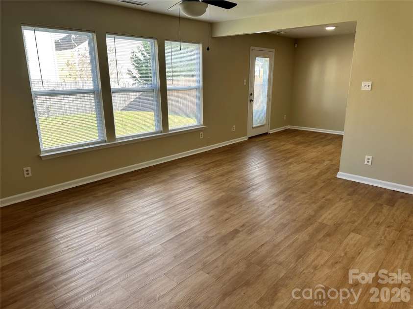 3042 Meadow Knoll Drive, Charlotte, NC 28269.  MLS# CAR4380868, YatesRealty ID 22720. 
