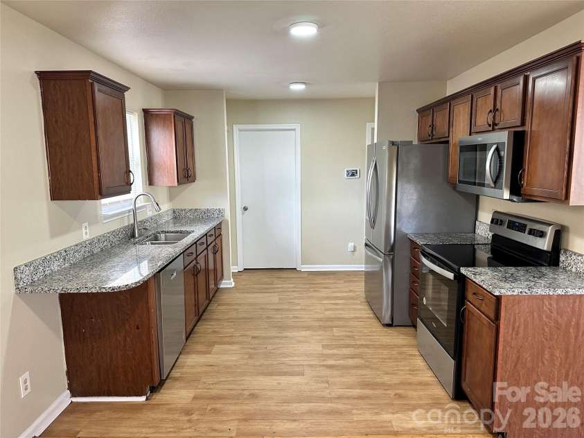 3042 Meadow Knoll Drive, Charlotte, NC 28269.  MLS# CAR4380868, YatesRealty ID 22720. 