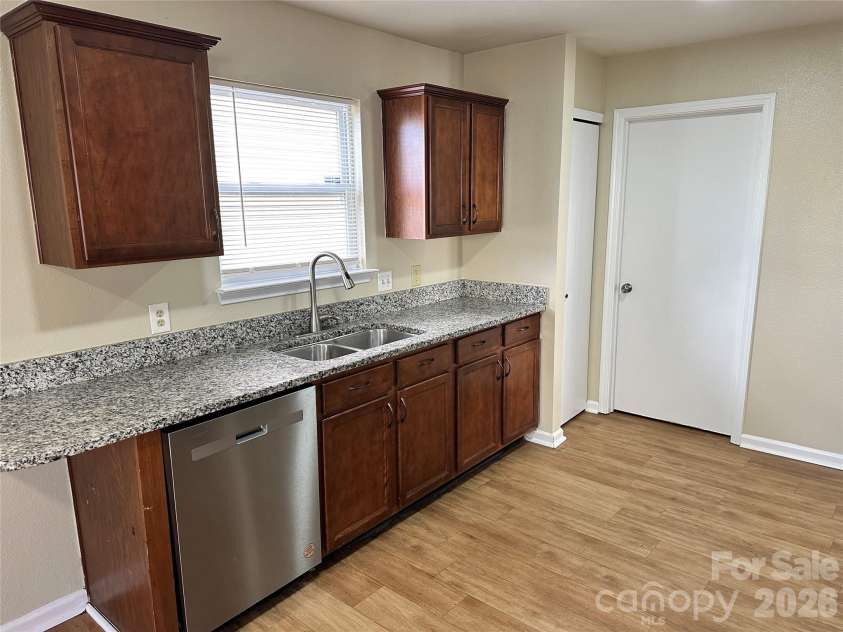 3042 Meadow Knoll Drive, Charlotte, NC 28269.  MLS# CAR4380868, YatesRealty ID 22720. 