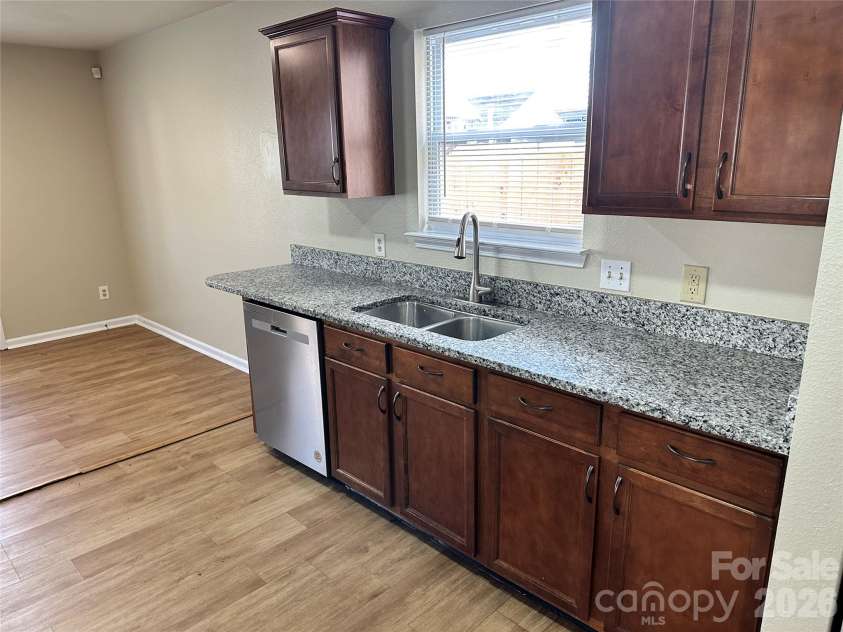 3042 Meadow Knoll Drive, Charlotte, NC 28269.  MLS# CAR4380868, YatesRealty ID 22720. 