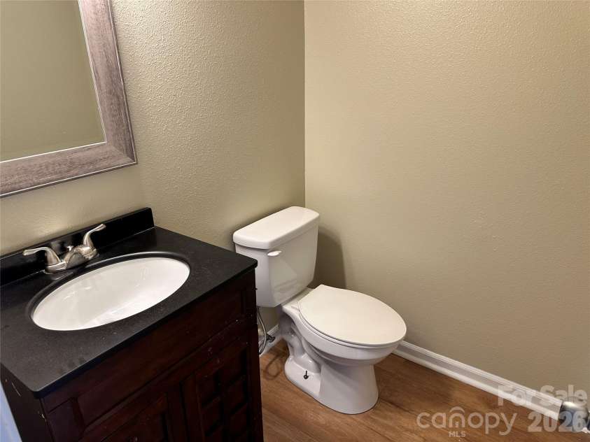 3042 Meadow Knoll Drive, Charlotte, NC 28269.  MLS# CAR4380868, YatesRealty ID 22720. 